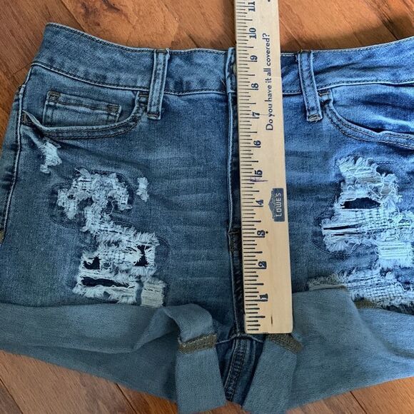 SO high-rise Shortie distressed shorts. Size 9/29 W - Picture 4 of 9